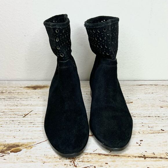 Micheal Kors Leather Perforated Sunny Flat Ankle Boots Black 5M - Picture 4 of 11